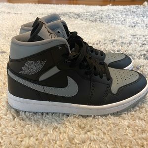 Nike Jordan 1 Mids
